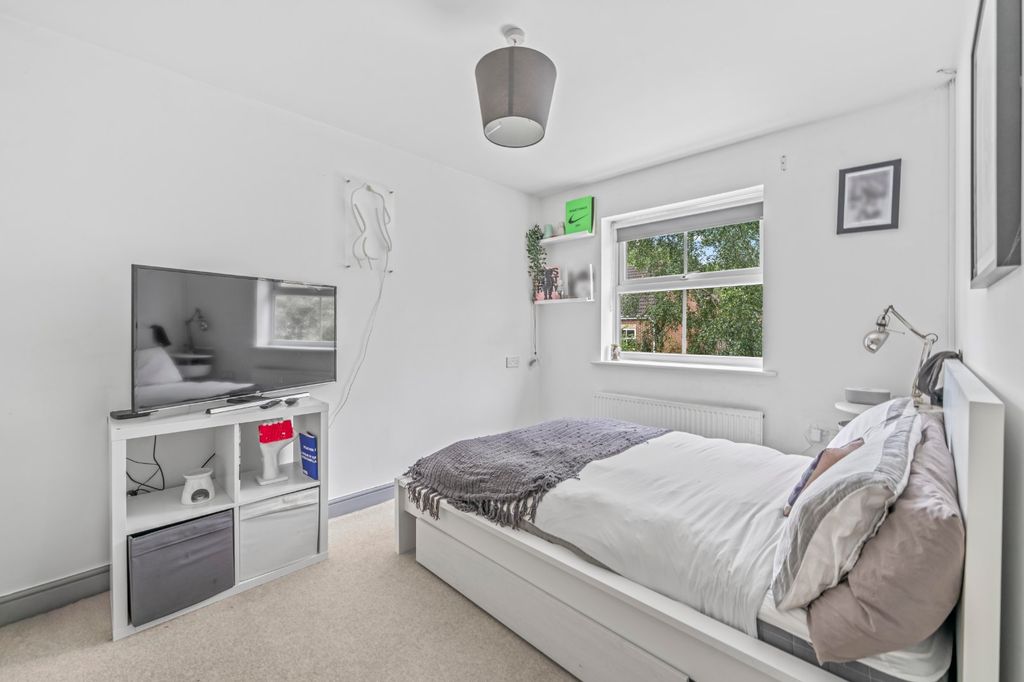 Additional image 20 of 6 bed detached house for saleRoyal Oak Drive, Crowthorne, Berkshire RG45