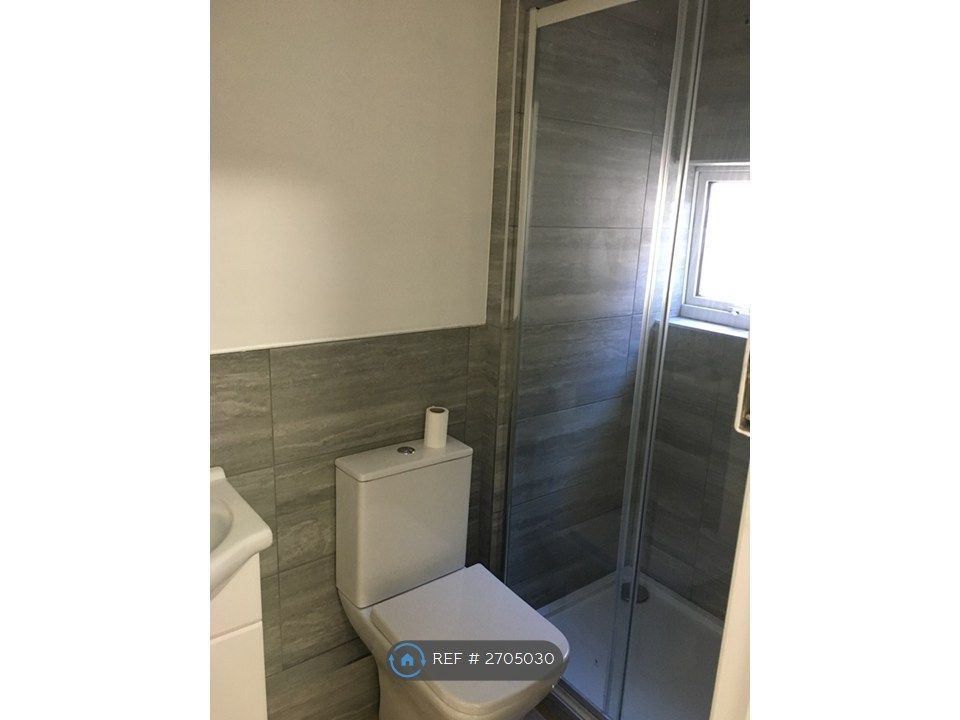 Property photo 2 of 4 Wc Shower