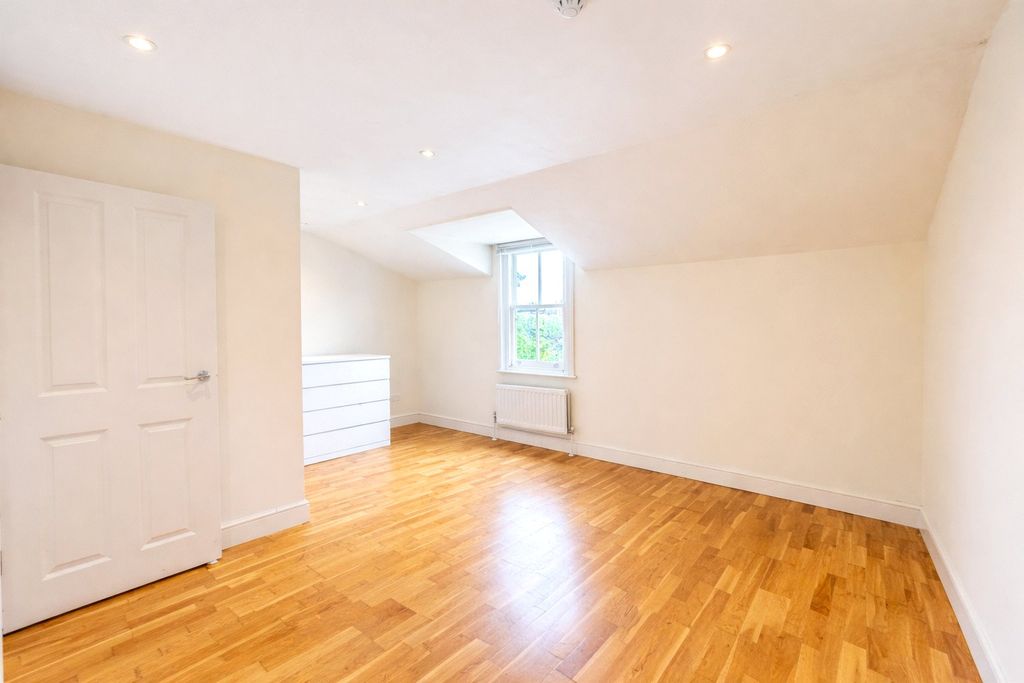 Property photo 3 of 5 Picture No. 14