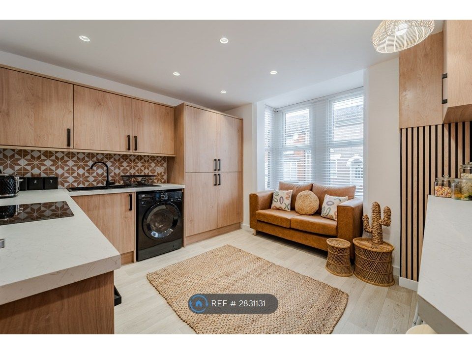Property photo 2 of 9 Communal Area At 23 Charlotte St