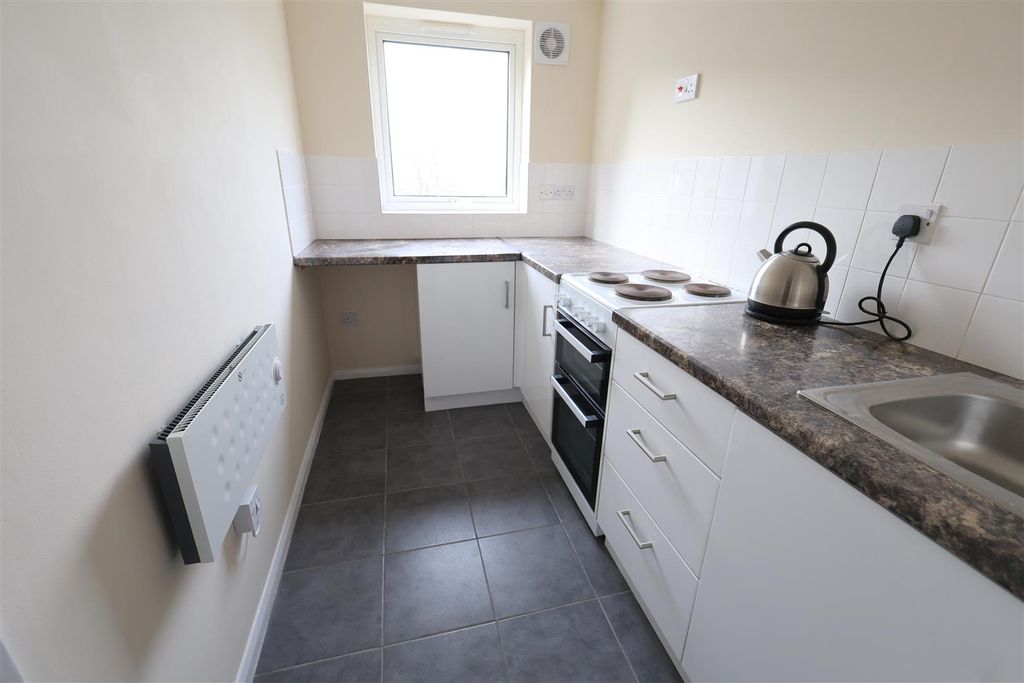 Property photo 3 of 16 Bh Kitchen i.Jpg