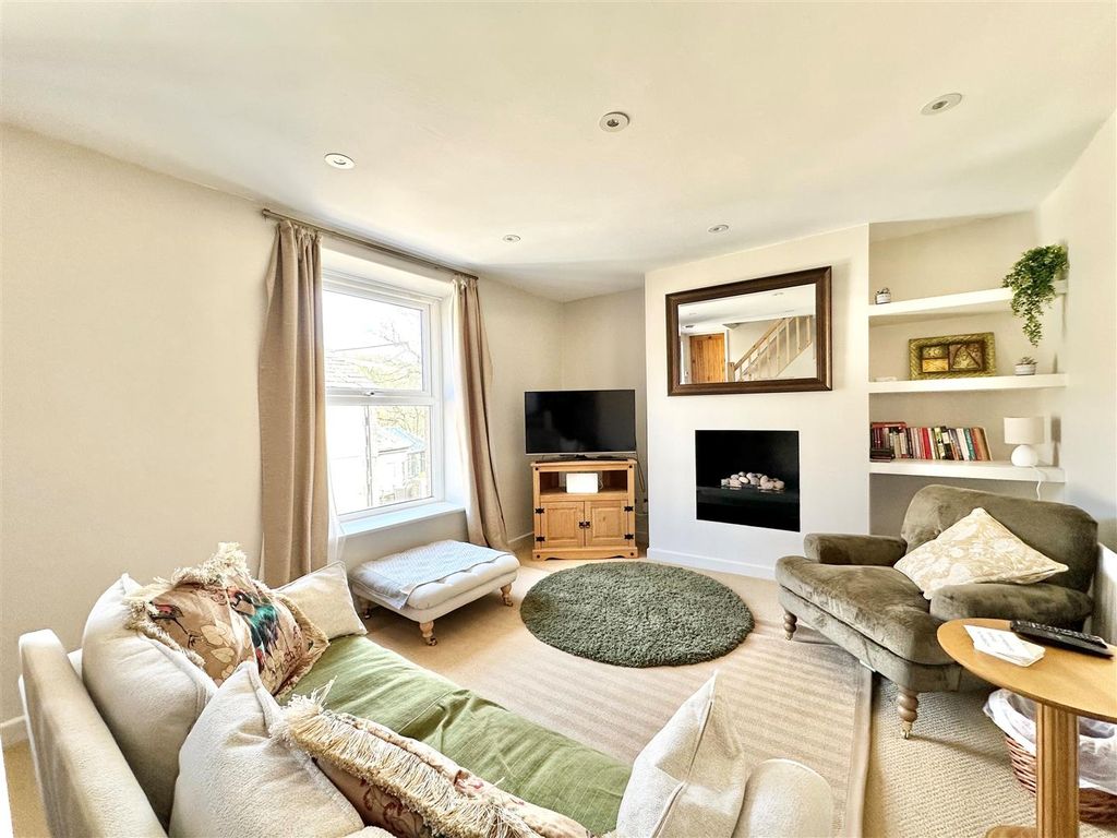 Property photo 3 of 16