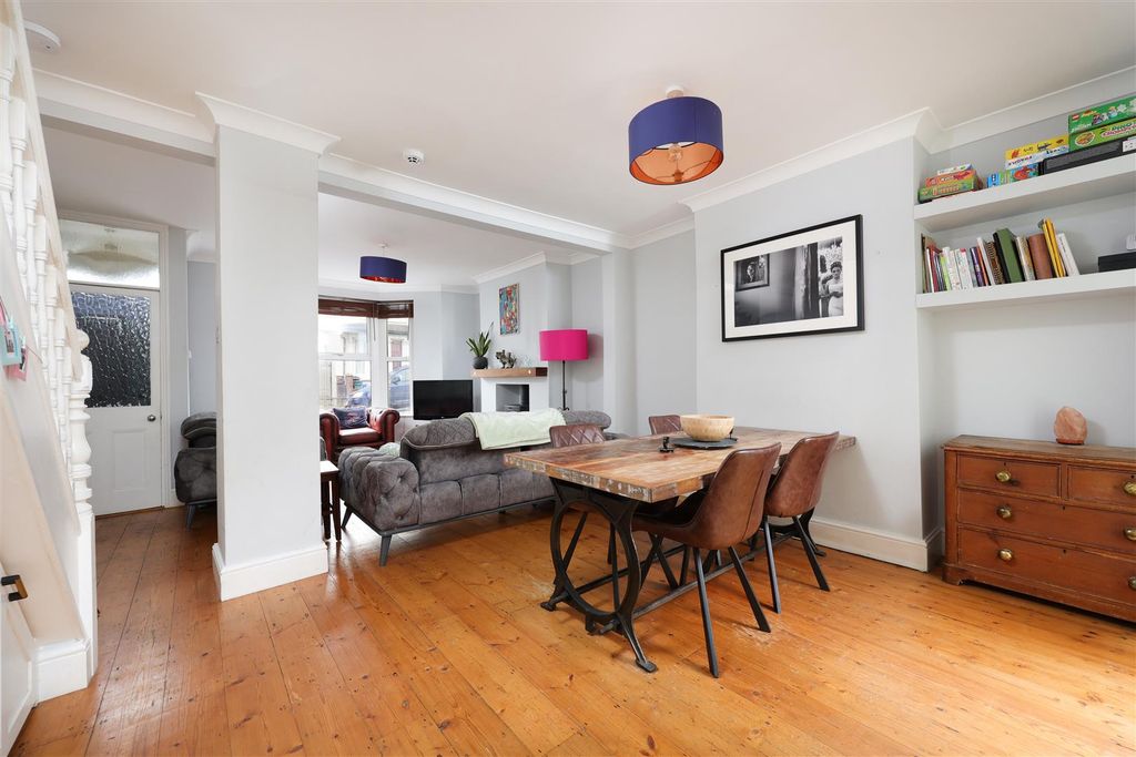 Property photo 2 of 18