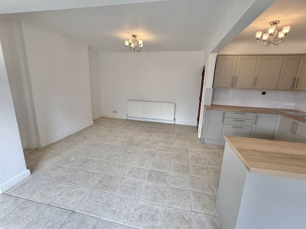 Property photo 3 of 11 Dining Kitchen