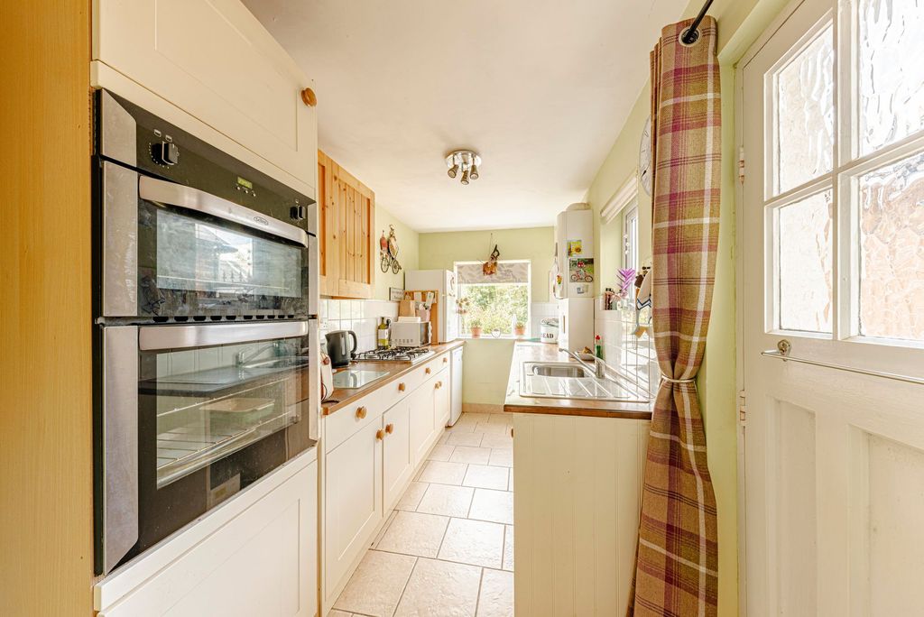 Property photo 2 of 26 Kitchen (1)