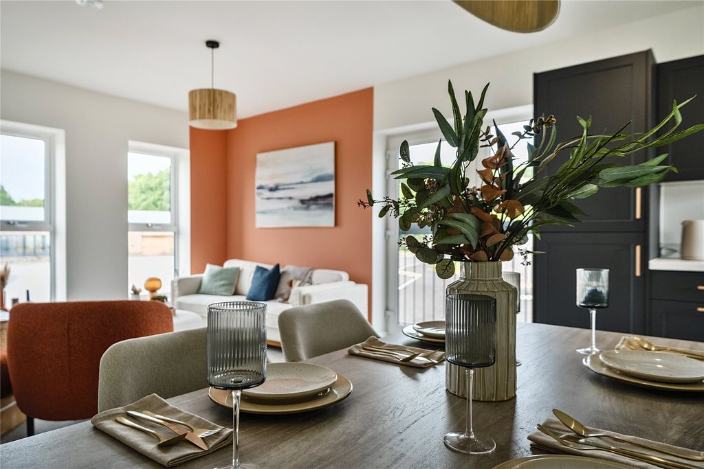 Property photo 2 of 8 Show Home