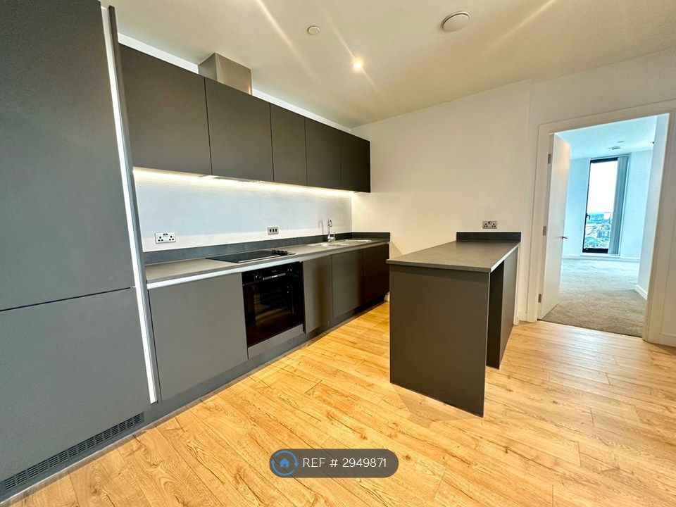 Property photo 3 of 16 Kitchen