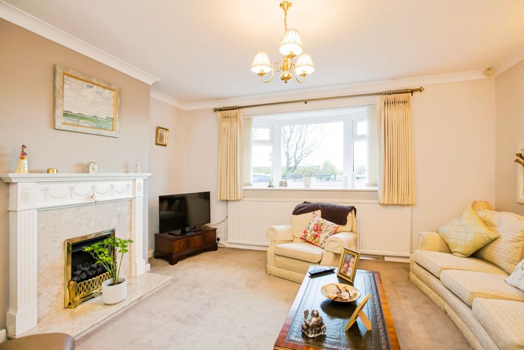 Property photo 2 of 21 Lounge