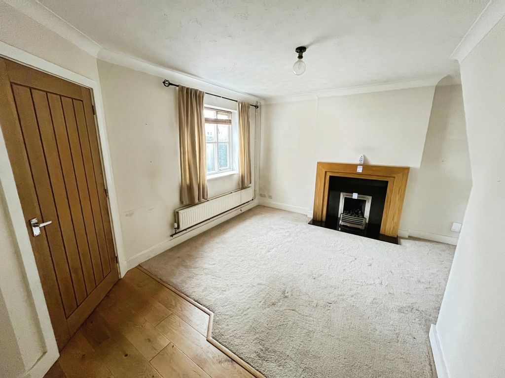 Property photo 2 of 12 Lounge