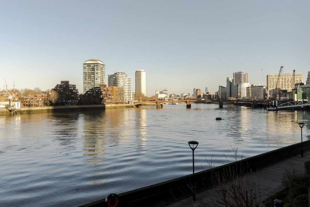 Property photo 2 of 15 Riverside-Court-16