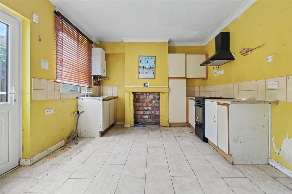 Property photo 2 of 14 Kitchen