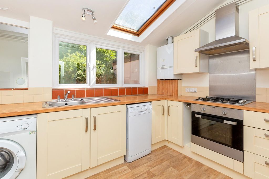 Property photo 2 of 8 Kitchen