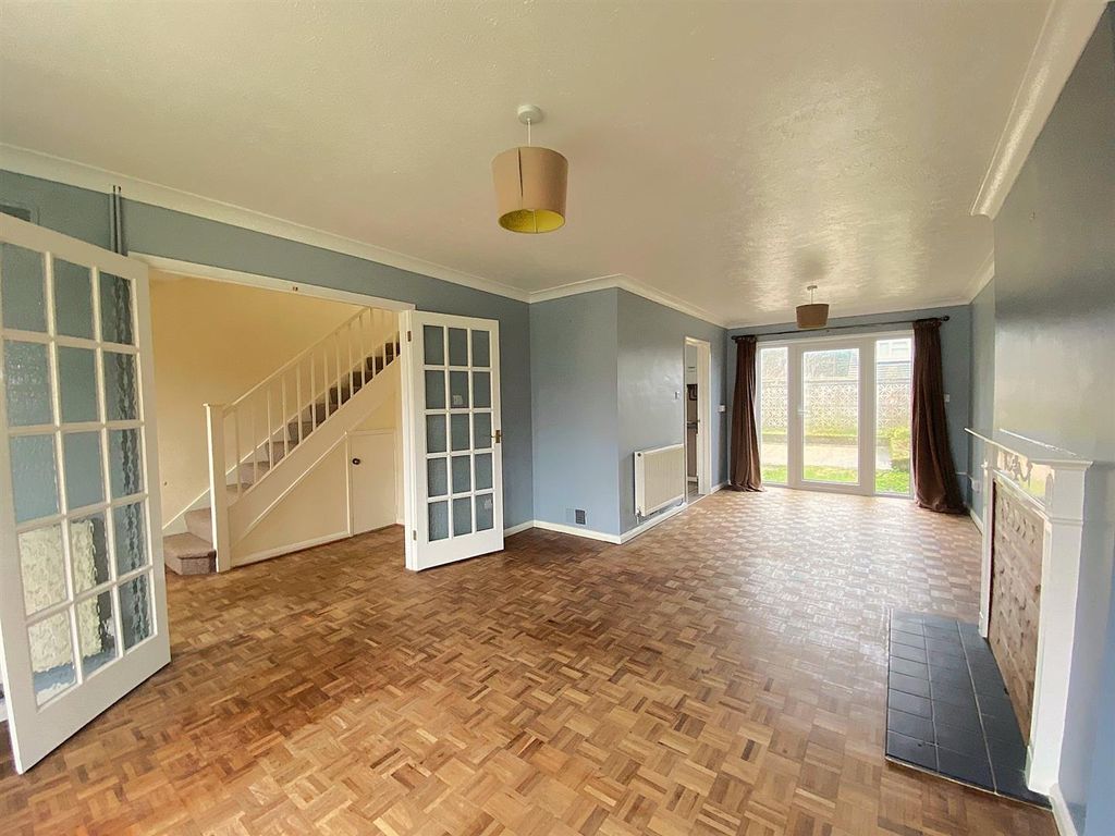 Property photo 2 of 13 17 Chartres Close - Lounge2.Jpg