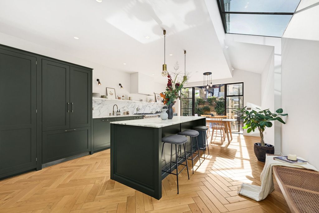 Property photo 1 of 20 Kitchen/Dining