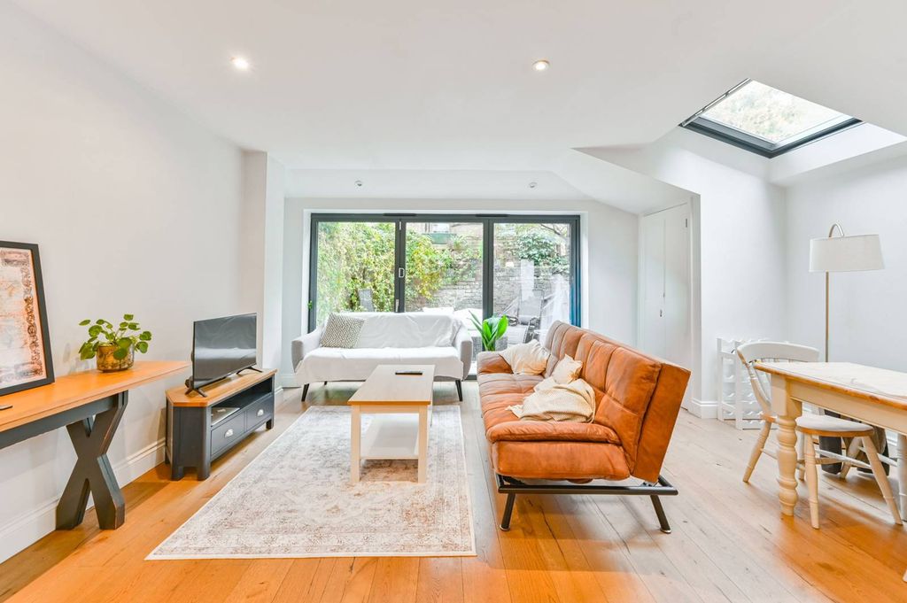 Property photo 3 of 12