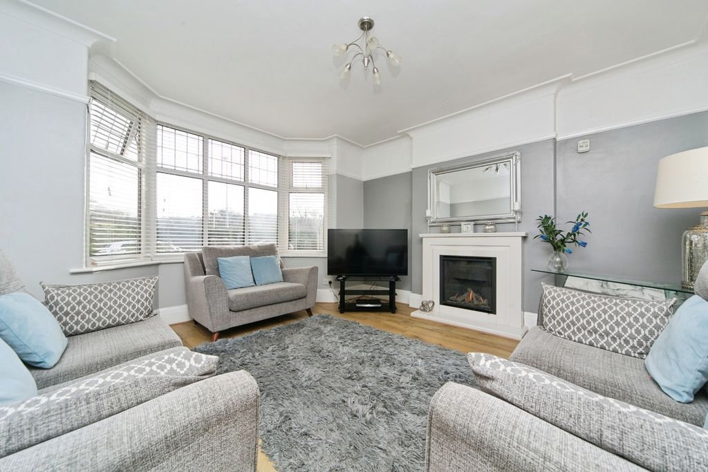 Property photo 3 of 16 Pbox-Img.Jpg