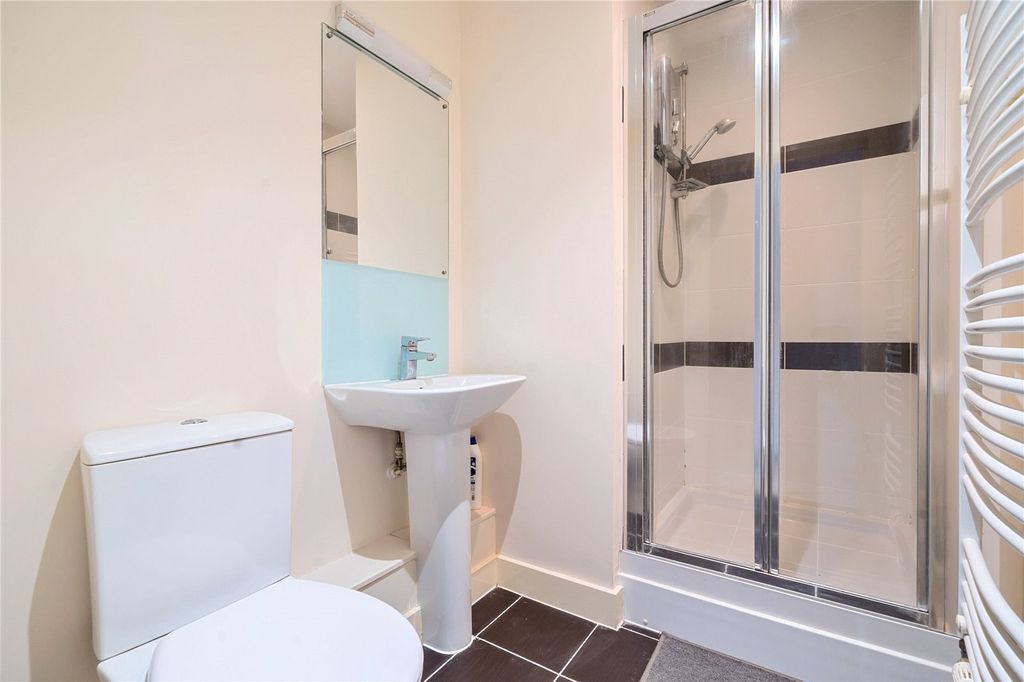 Additional image 7 of 2 bed flat for saleThe Causeway, Petersfield, Hampshire GU31