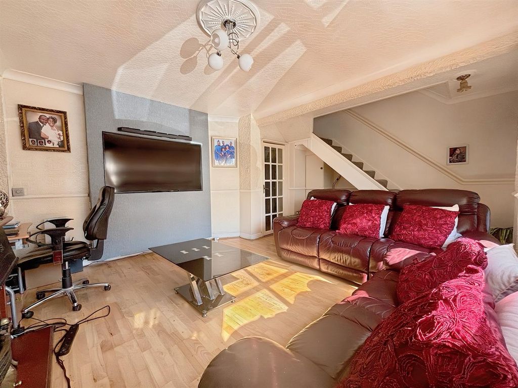 Property photo 3 of 11