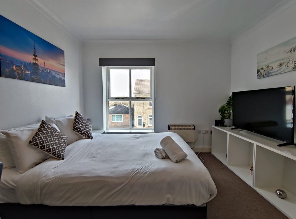 Property photo 1 of 6