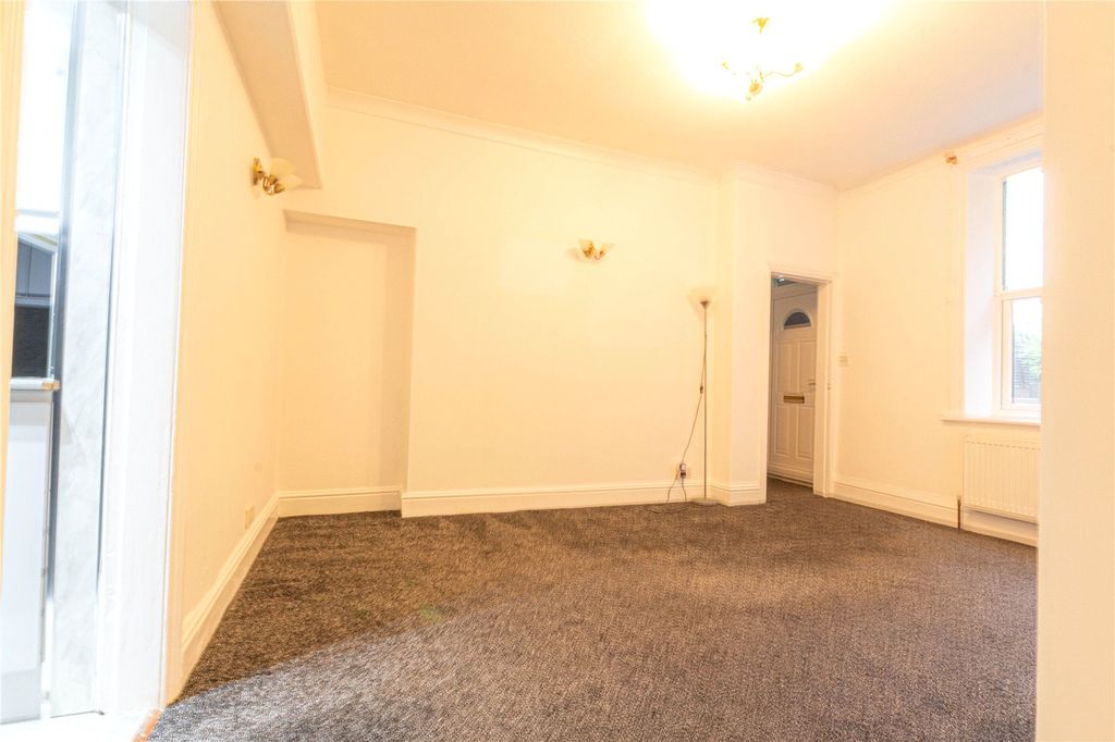 Property photo 3 of 21 Lounge