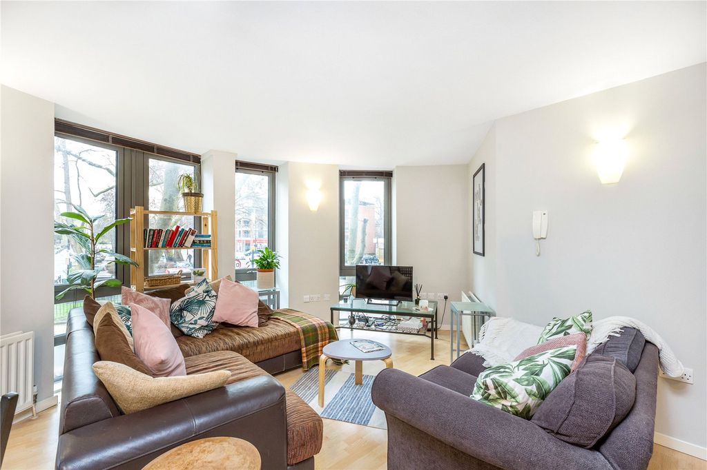 Property photo 1 of 12 Picture No. 17