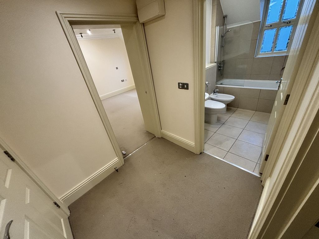 Property photo 3 of 9 Hallway