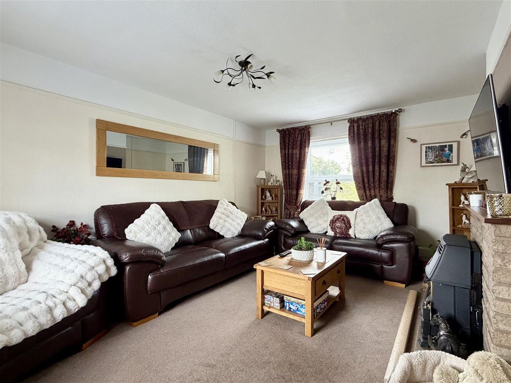 Property photo 2 of 21