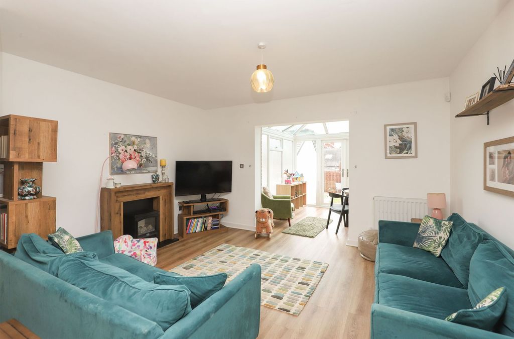 Property photo 2 of 21