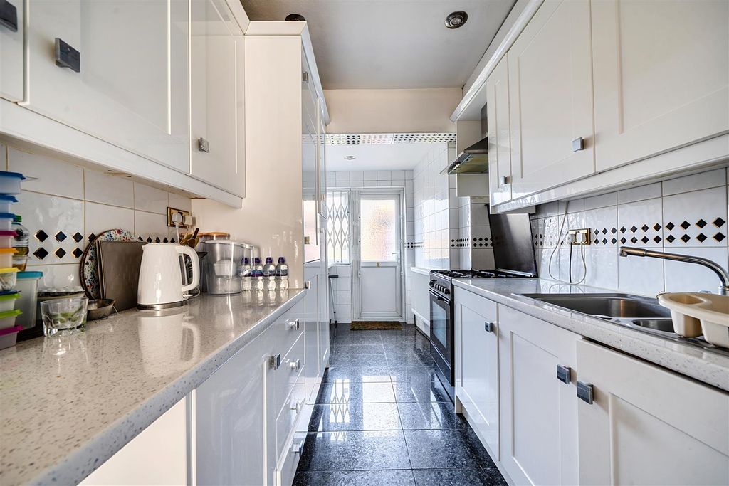 Property photo 3 of 17 Kitchen.Jpg