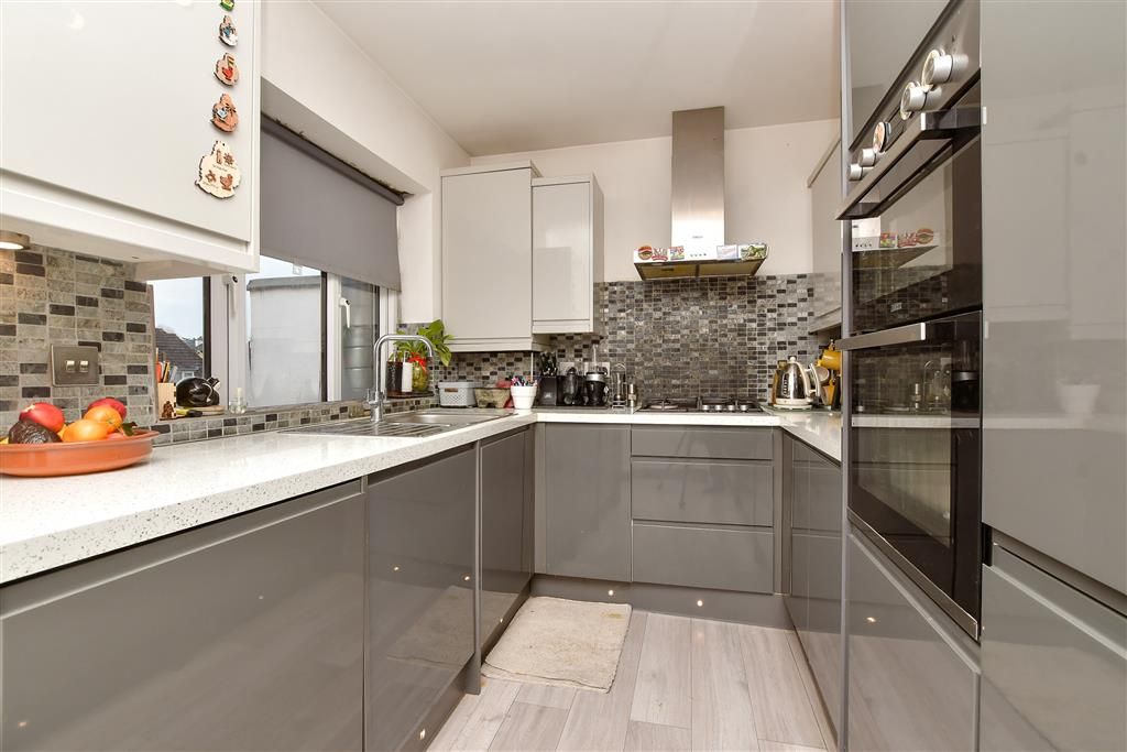 Property photo 3 of 6 Kitchen