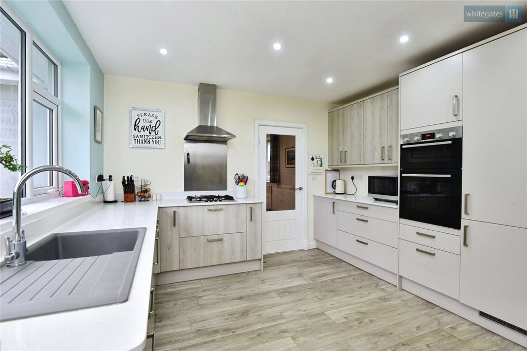 Property photo 2 of 23 Picture No. 21