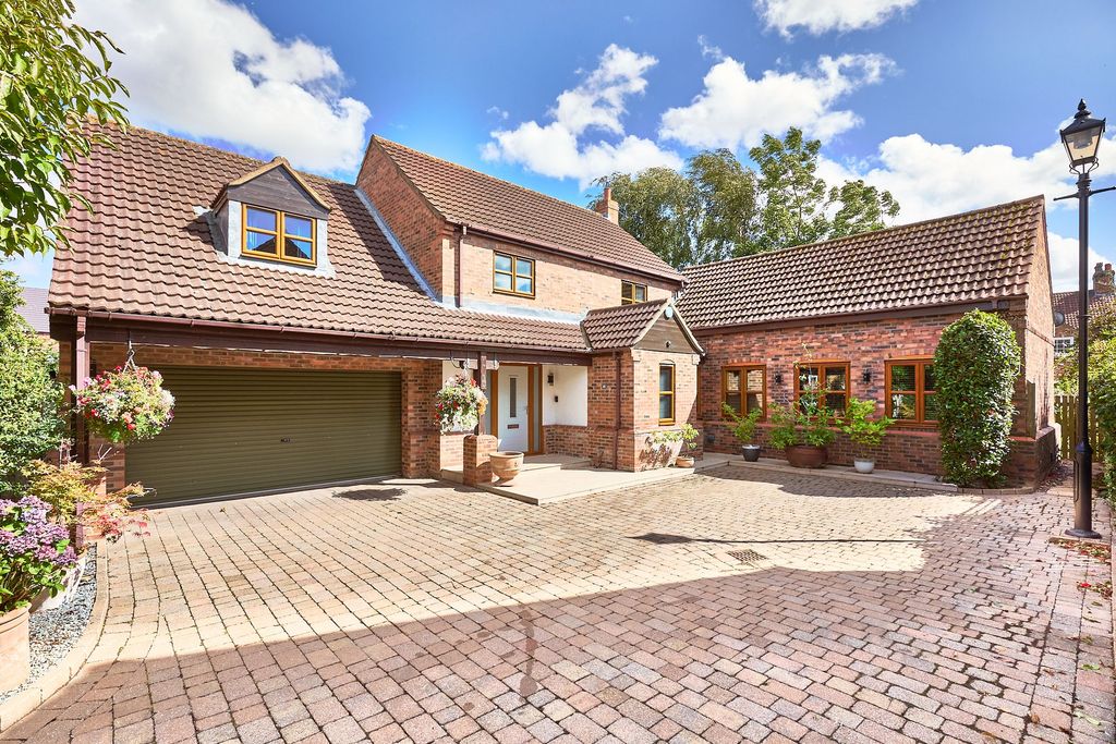 Property photo 1 of 41