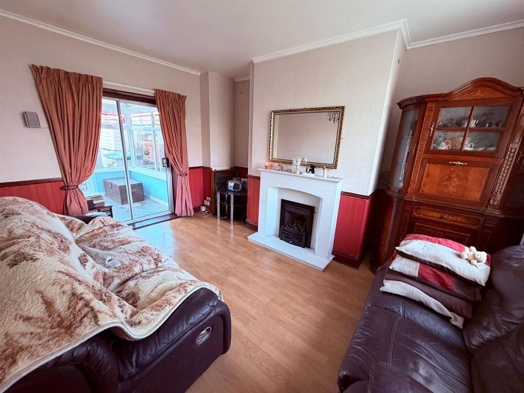 Property photo 2 of 10 Lounge