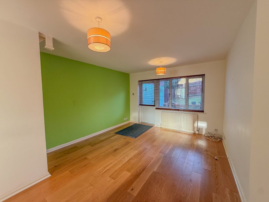 Property photo 2 of 16 3749161