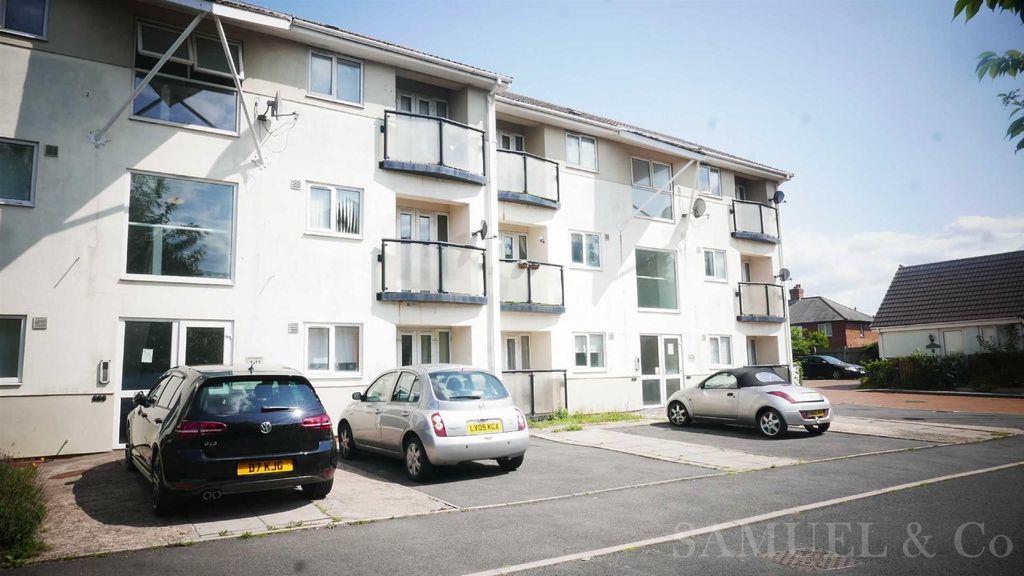 Property photo 1 of 9