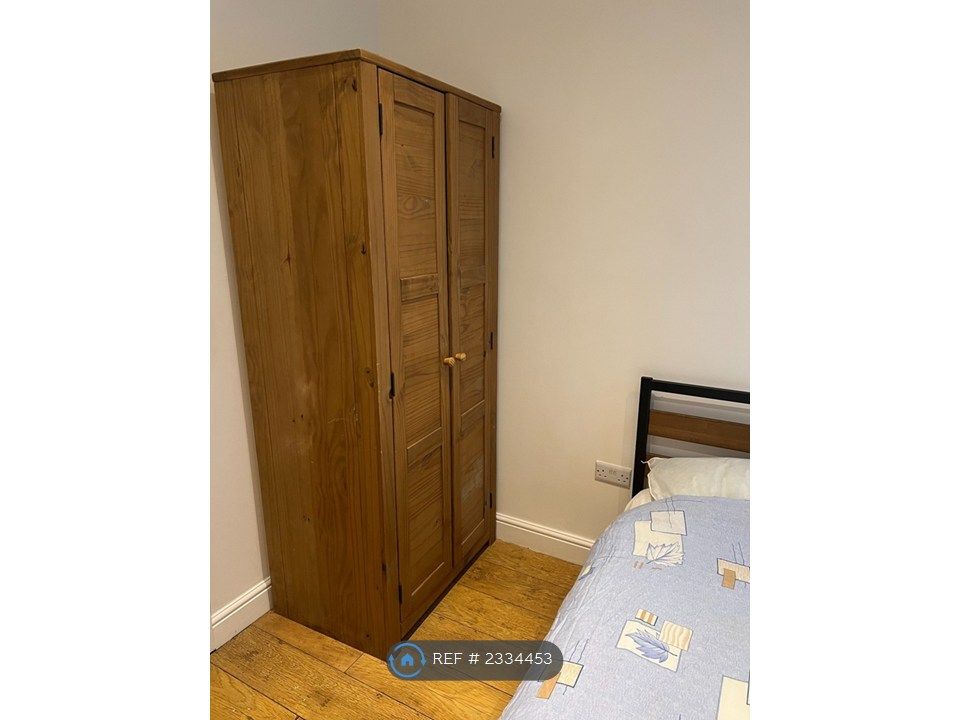 Property photo 3 of 4 Wardrobe