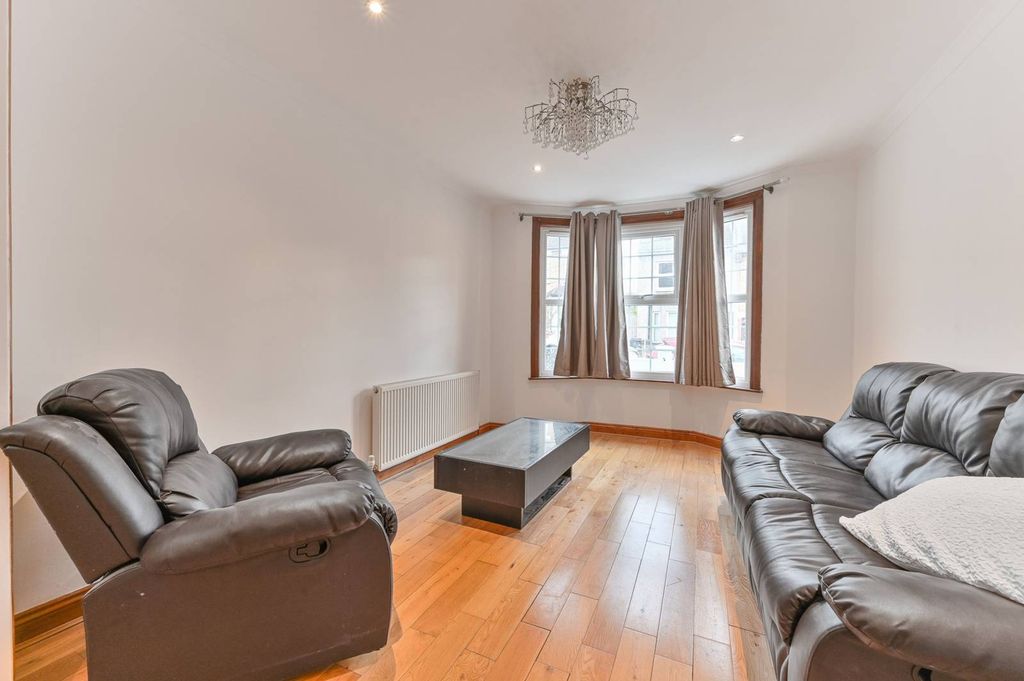 Property photo 3 of 21