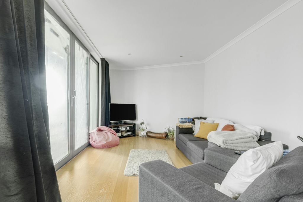 Property photo 3 of 10 Open-Plan Living