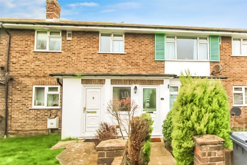 Property photo 1 of 8 Chesham Close