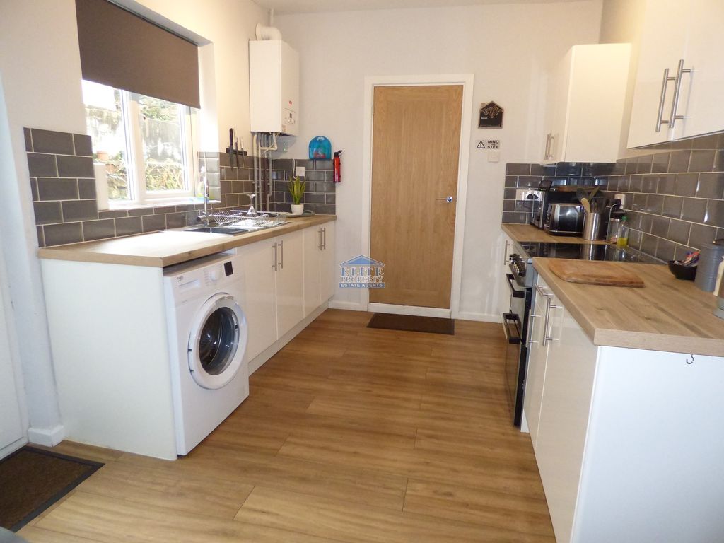 Property photo 2 of 13 Kitchen