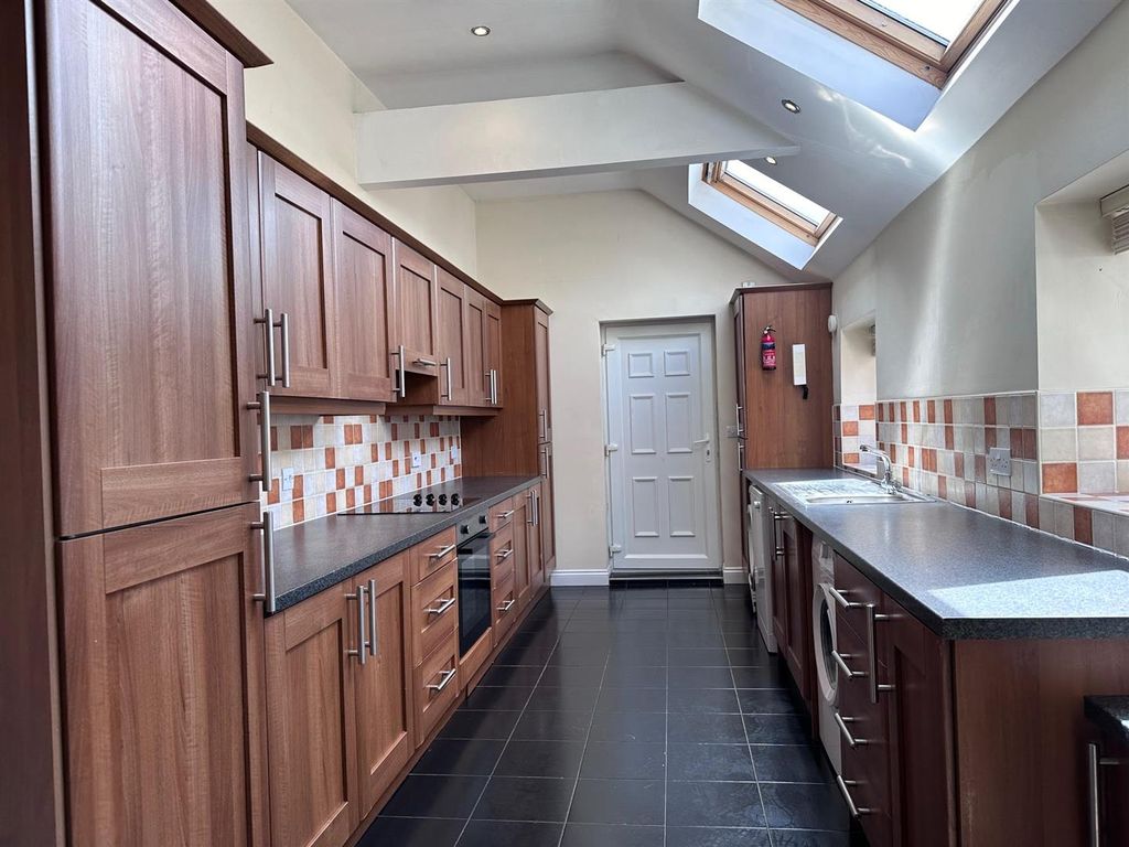 Property photo 2 of 11 Kitchen.Jpg