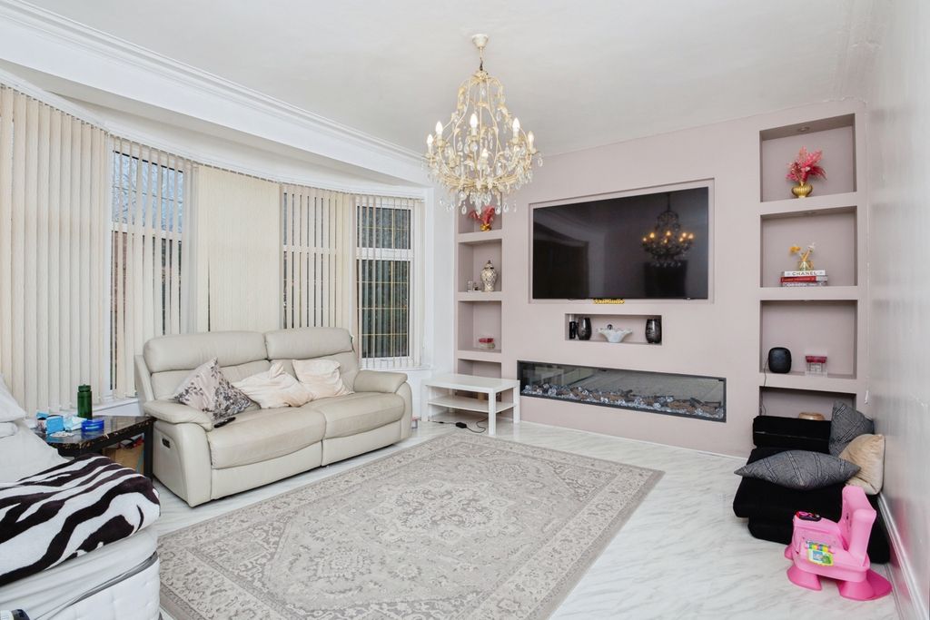 Property photo 3 of 25 Pbox-Img.Jpg