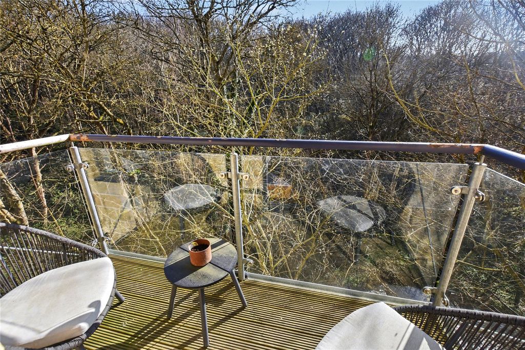 Property photo 3 of 16 Balcony