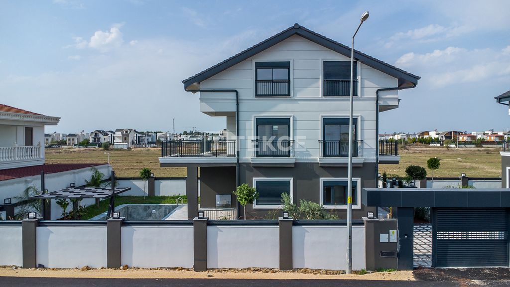 Property photo 2 of 43