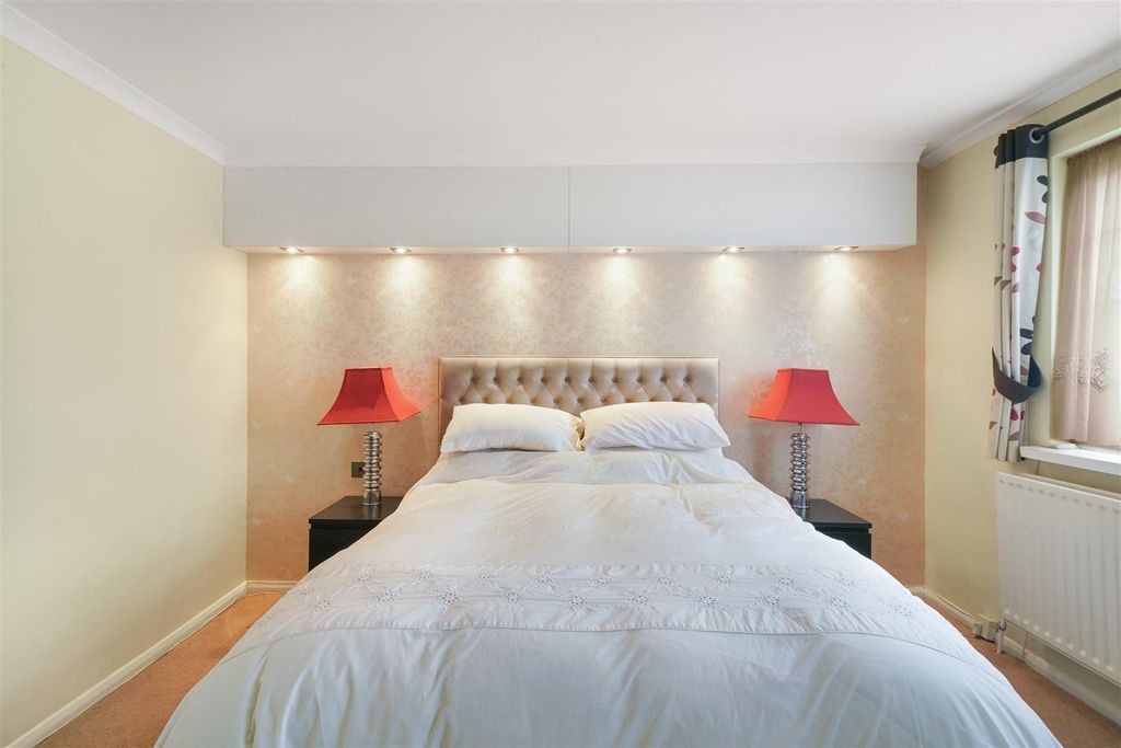 Property photo 3 of 11 14 Charterhouse Avenue - R2Uznwredshoexemclw6.Jpg