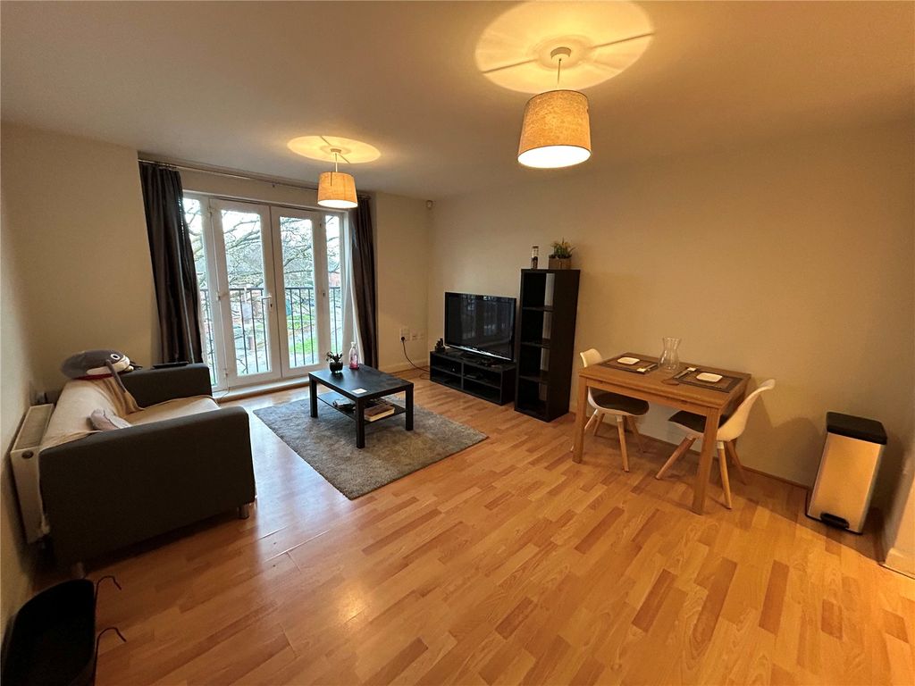 Property photo 3 of 8 Picture No. 05