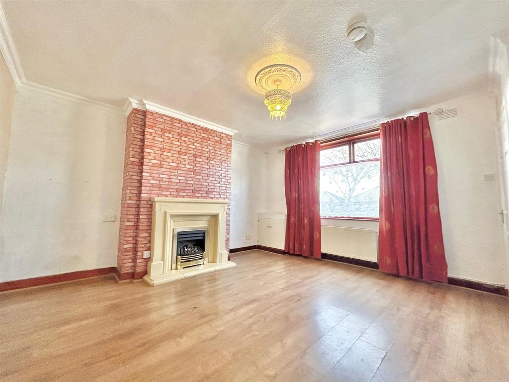 Property photo 3 of 11 Lounge.Jpg