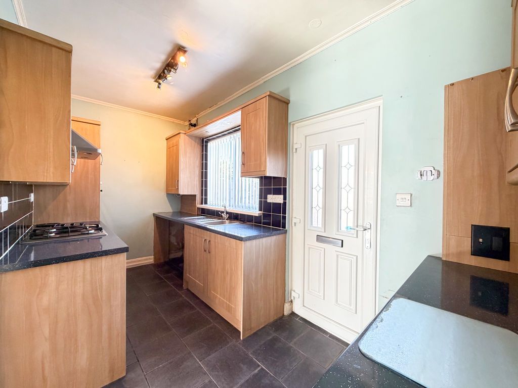 Property photo 3 of 11 Kitchen