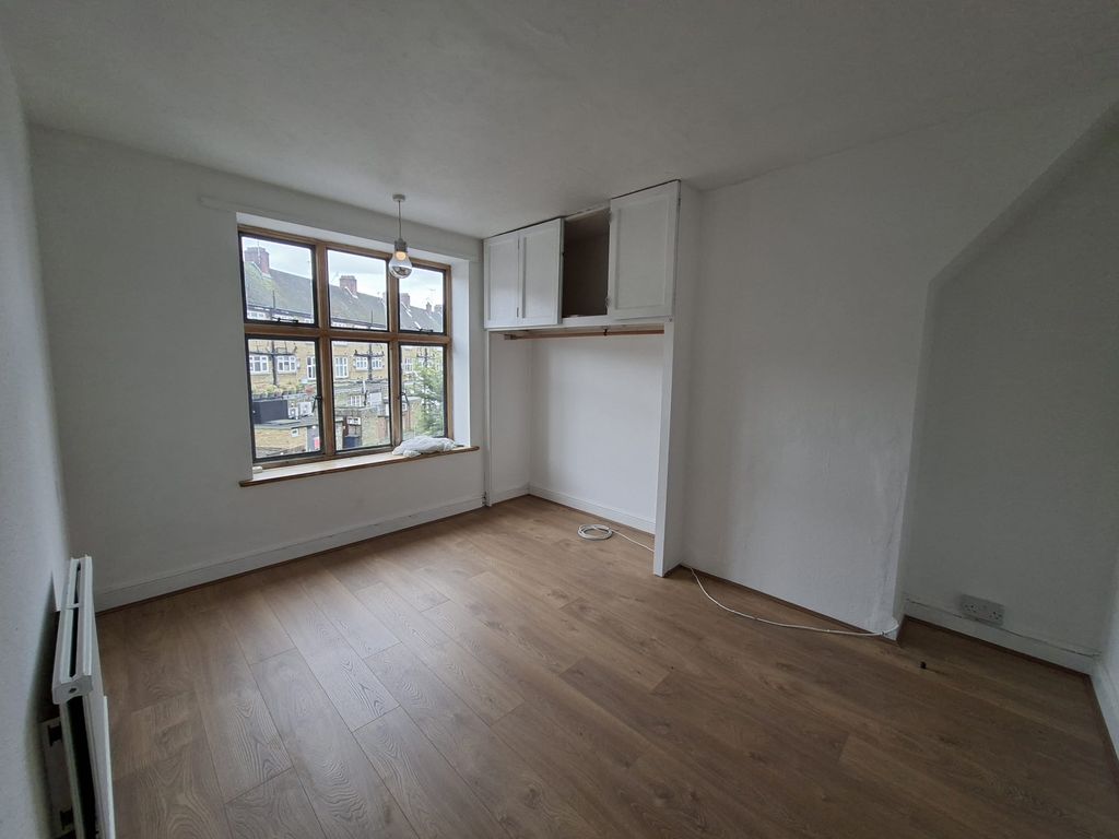 Property photo 3 of 11 Photo 2