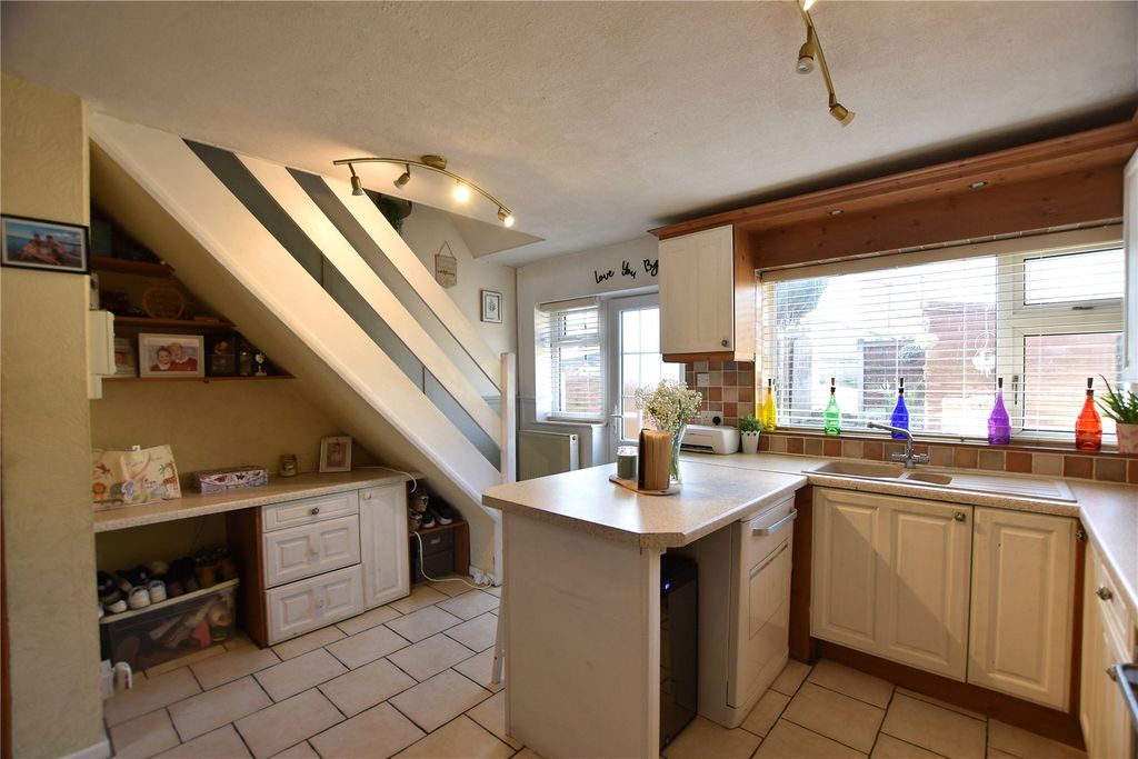 Property photo 2 of 22 Kitchen